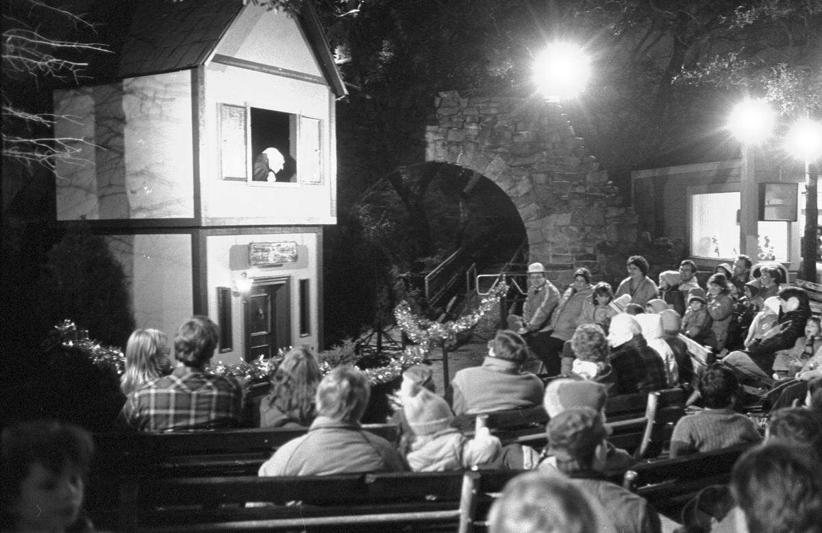 Nov. 28, 1986: Six Flags over Texas, Holiday in the Park