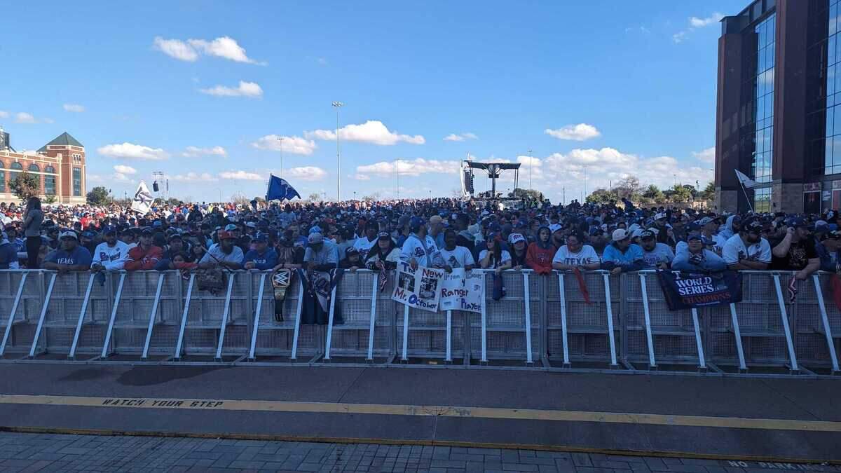 Huge crowds at the Rangers victory celebration in Arlington on Friday.