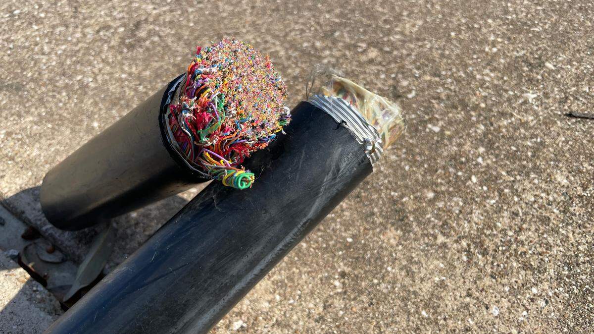 Thieves cut down AT&T cable to extract copper wire and sell the metal to scrap yards.