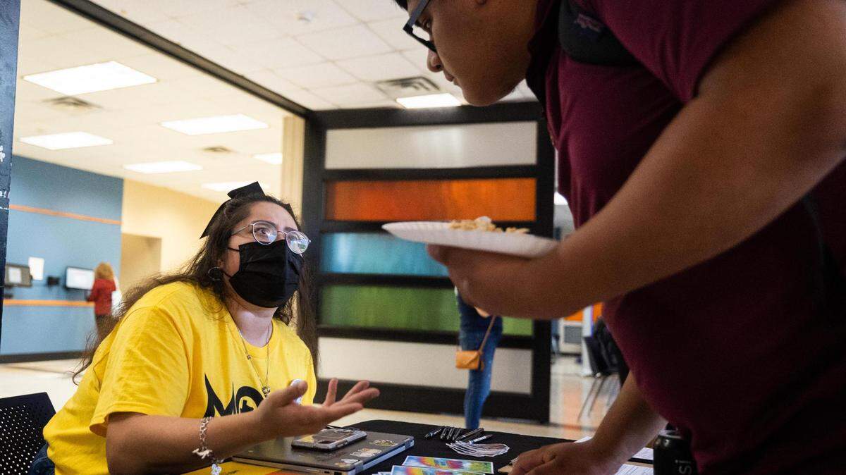 Jazmin Gonzalez, field canvasser with MOVE Texas, chats with Romel Rosas about voter registration in 2022 in Fort Worth.