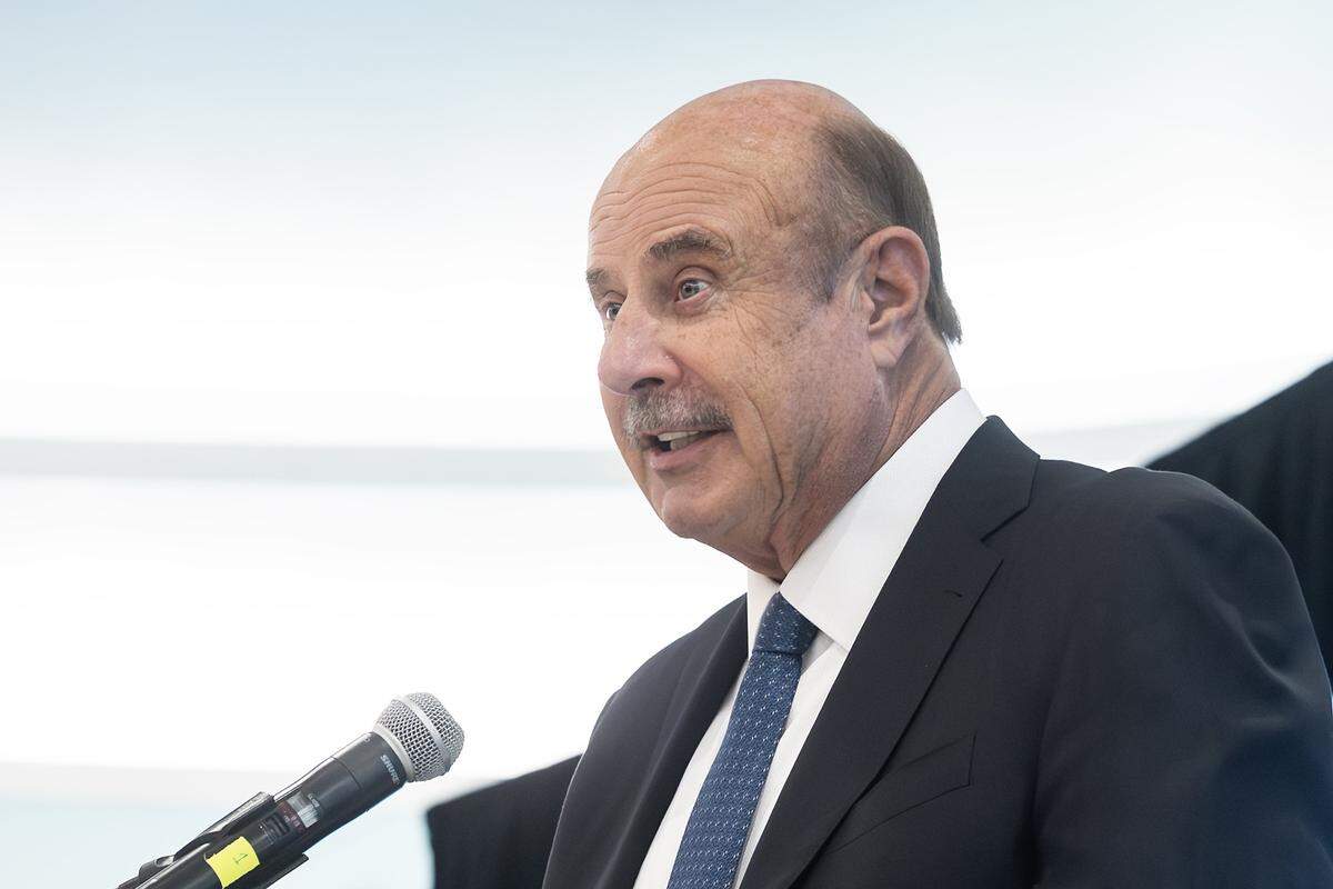 Phil McGraw, also known as Dr. Phil, speaks to the dignitaries and officials gathered for the Psychiatric Emergency Center Open House & Ribbon Cutting at the facility in Fort Worth on Wednesday, Sept. 10, 2025. 
