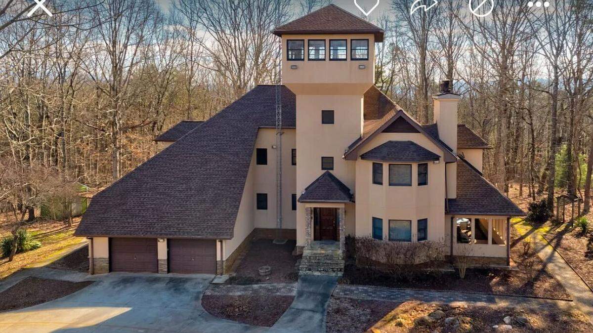 The design of the home manages to stand out.