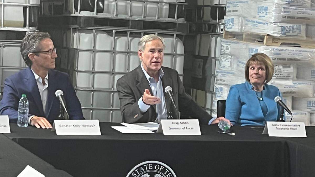 From left, state Sen. Kelly Hancock, Gov. Greg Abbott and state Rep. Stephanie Klick at a press conference in Richland Hills. Abbott visited Advanced Chemical Logistics to tout the state’s business-friendly climate.
