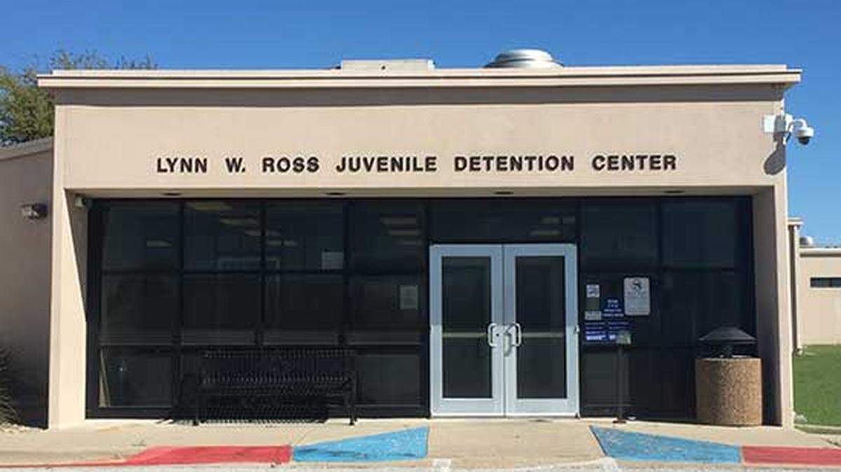 Power at the Juvenile Justice Center in north Fort Worth cut out on Friday, causing about 105 minors to be thrown into cold temperatures while being detained. 