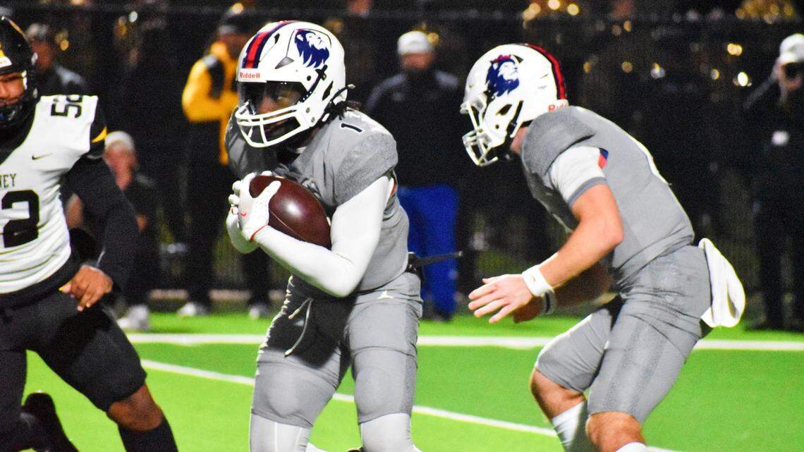 Richland’s Michael Turner gets a handoff from quarterback Drew Kates (right) during the second quarter of Friday’s Class 5A Division II regional semifinal game vs. Forney at the Birdville ISD Fine Arts and Athletic Complex.