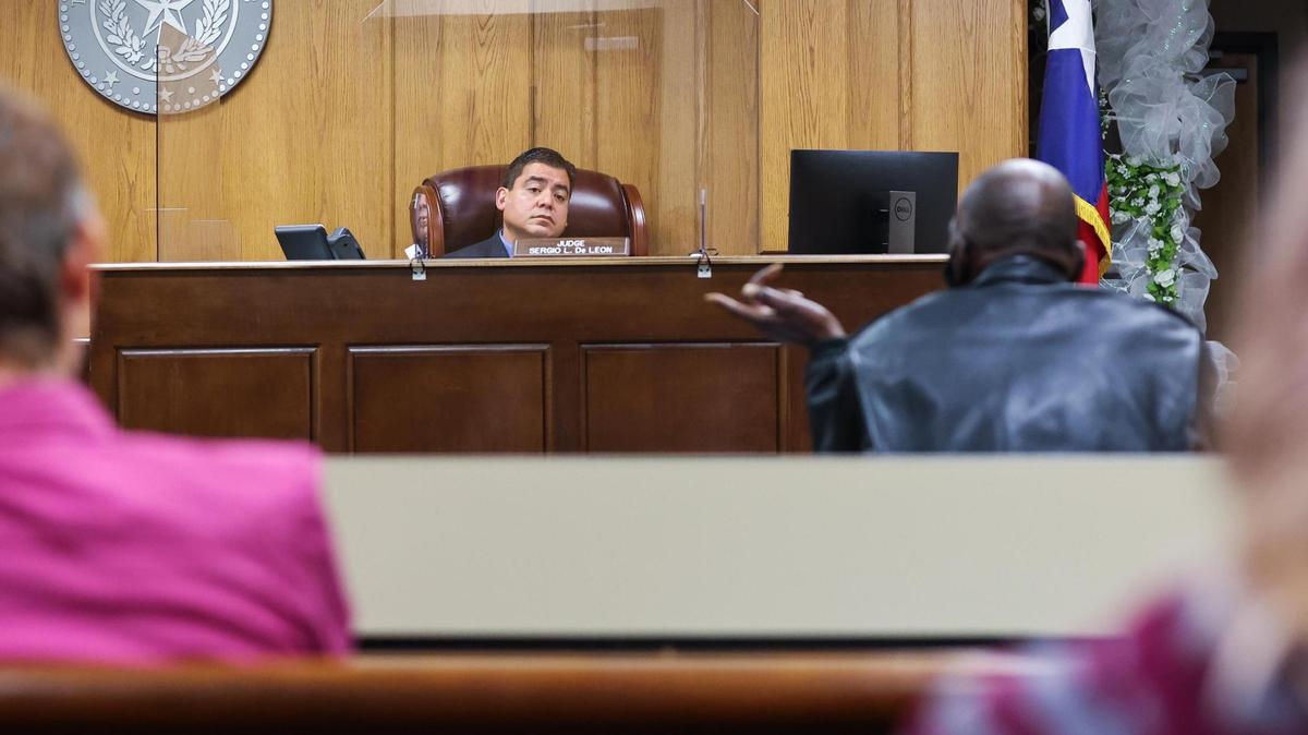 In Tarrant County eviction court, life-altering decisions are made in a matter of minutes