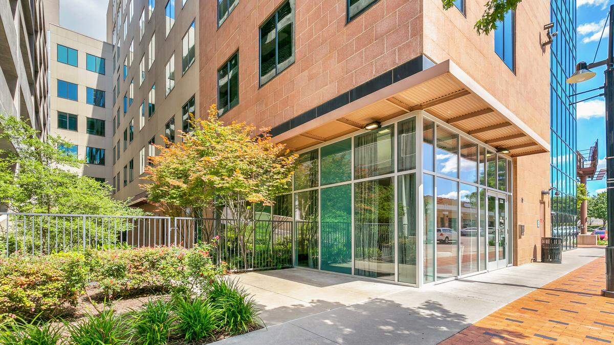 One Museum Place, 3100 W 7th Street two remaining condominiums Unit #707 and Unit #621 will be open Sunday, July 28 from 1 to 3 p.m. 
