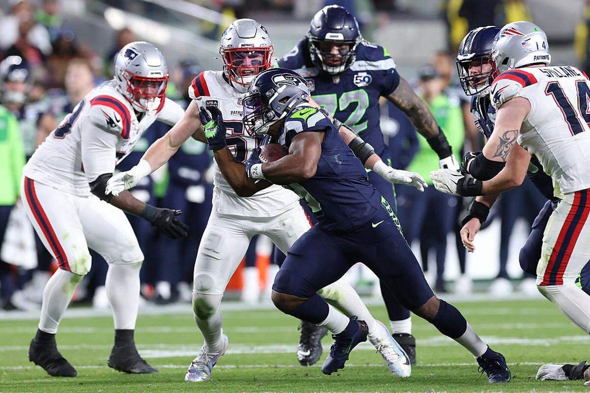 SANTA CLARA, CALIFORNIA - FEBRUARY 08: Kenneth Walker III #9 of the Seattle Seahawks rushes against the New England Patriots during the fourth quarter in Super Bowl LX at Levi's Stadium on February 08, 2026 in Santa Clara, California. (Photo by Kevin C. Cox/Getty Images)