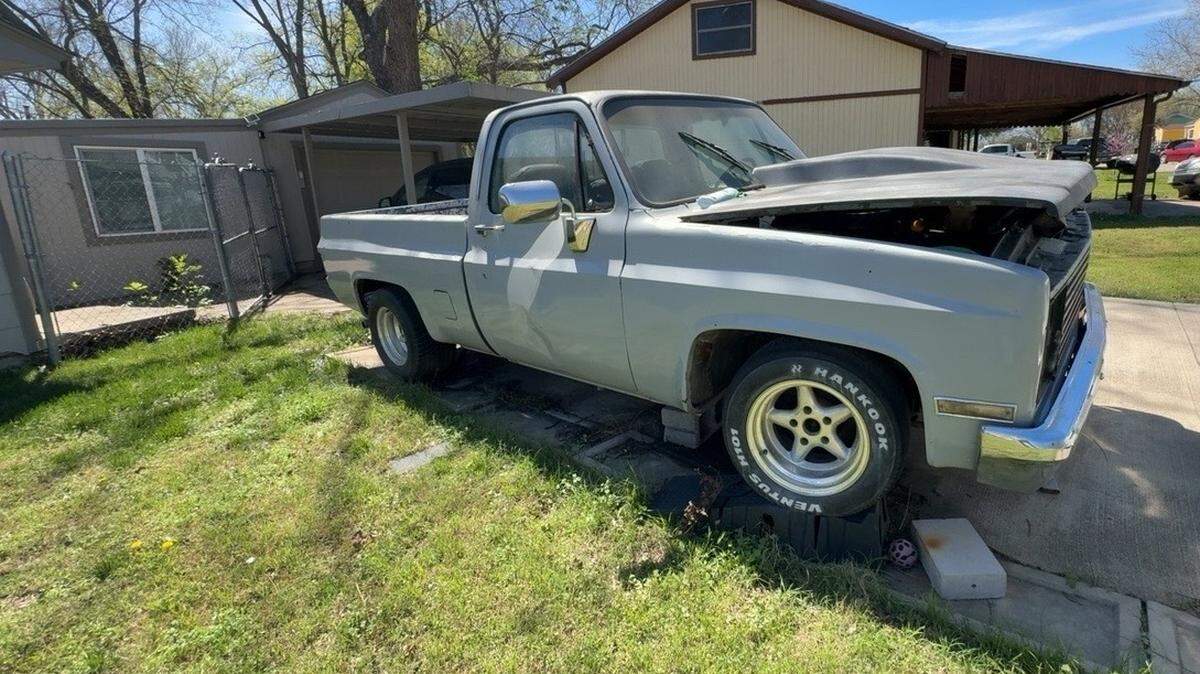 Junked cars on private property were just one type of nuisance addressed during a Code Compliance sweep in Fort Worth’s Bomber Heights neighborhood.
