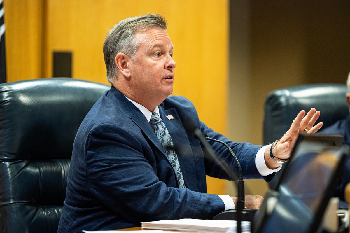 Tarrant County Judge Tim O’Hare tells the attendees of the court room to silence their unsolicited comments during the public comment portion of a special meeting at the Tarrant County Commissioners Court in the Tarrant County Administration Building in Fort Worth on Thursday, Sept. 12, 2024.