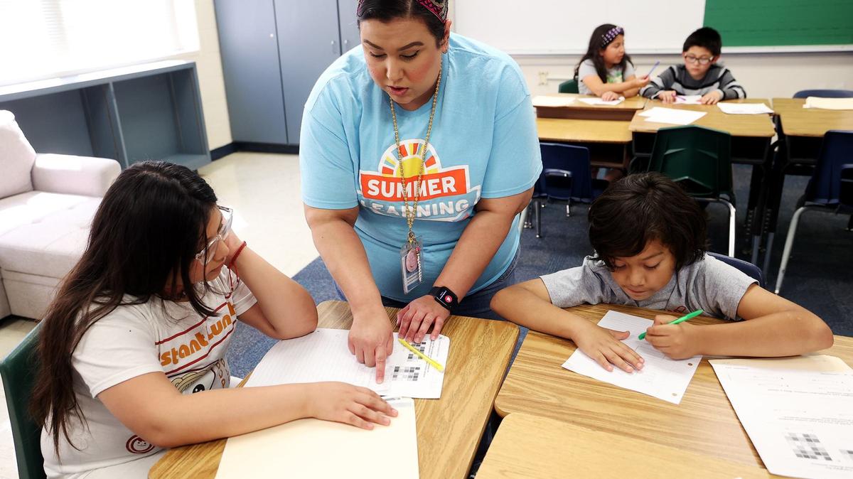 Alexandra Flores helps students while teaching third-grade math during summer learning at Rufino Mendoza Elementary School last June. Fort Worth ISD will continue its summer school offerings after federal grant money expires.