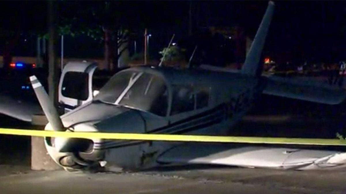 A small plane made a safe emergency landing in a North Dallas parking lot Monday night.