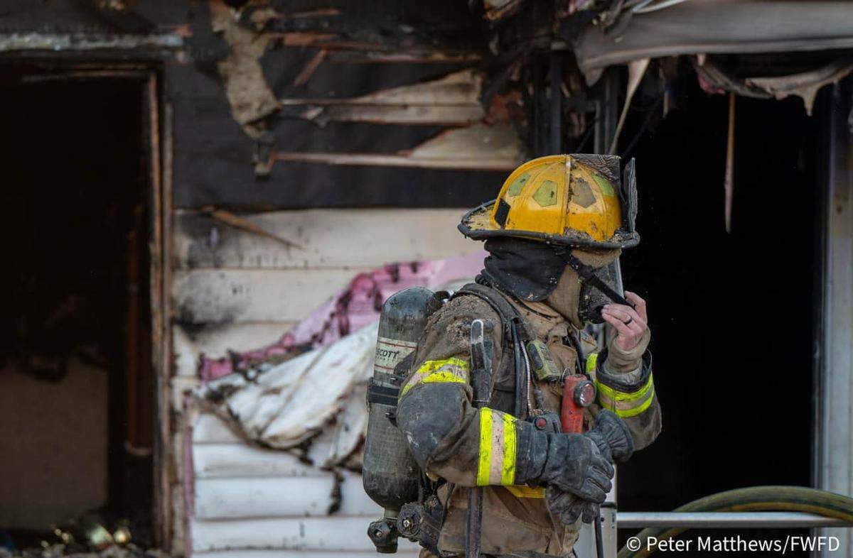 Fort Worth firefighters rescued a dog from a burning home on West Spurgeon Street and revived the pet with oxygen while responding to a call on the city’s south side on Friday, Jan. 31, 2025.