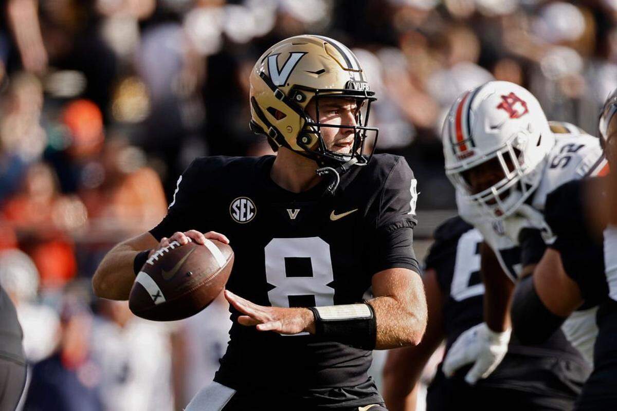 NASHVILLE, TENNESSEE - NOVEMBER 04: Ken Seals #8 of the Vanderbilt Commodores drops back to throw a the football during the first half against the Auburn Tigers at FirstBank Stadium on November 04, 2023 in Nashville, Tennessee. (Photo by Johnnie Izquierdo/Getty Images)