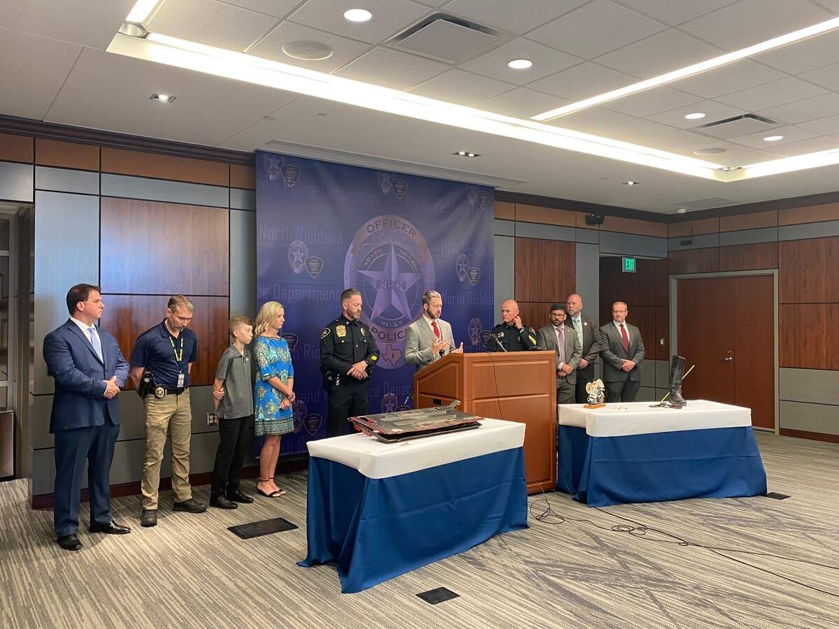 North Richland Hills Police Detective Erik Whitlock describes the investigation leading to closing a 19-year-old cold case involving seven bank robberies and an officer who was shot by the suspect. Officer Jeff Garner, now a captain, is standing to Whitlock’s right.