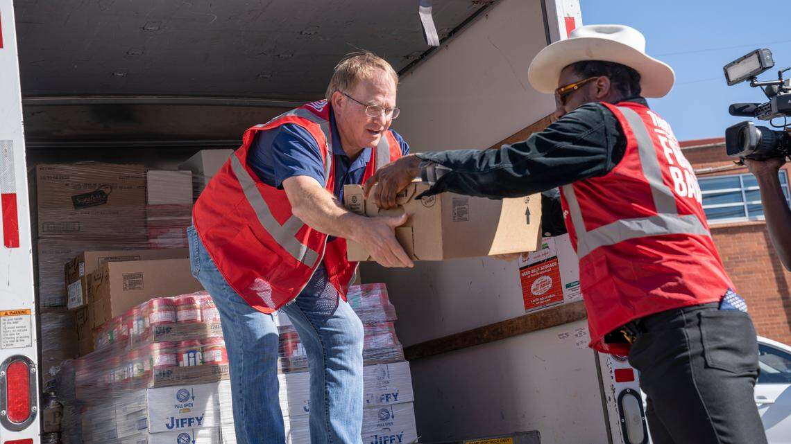 Former TCU head coach Gary Patterson and Fort Worth singer Leon Bridges held their second large-scale food distribution event called The Big Give on Tuesday, which will provide 10,000 Thanksgiving meals to North Texas families.