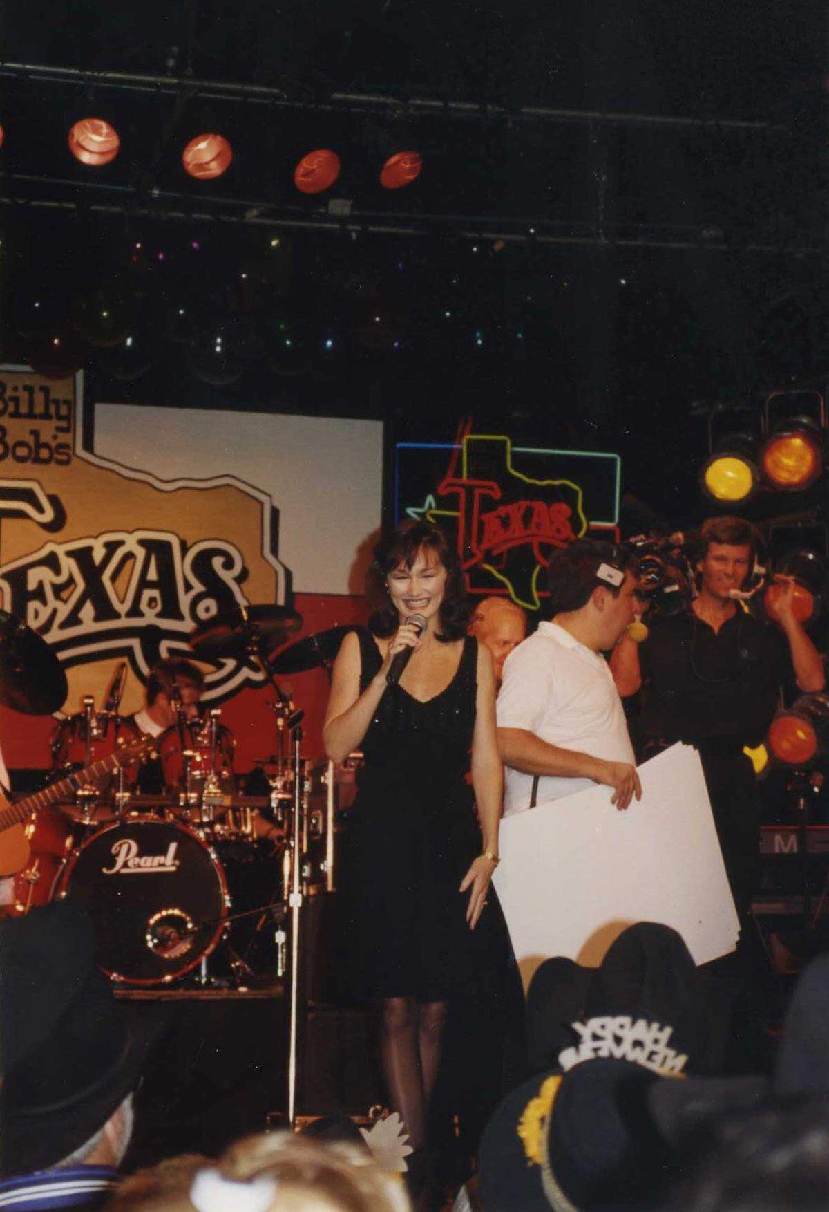 1994: Laurie White performs at Billy Bob’s Happy New Year America for CBS