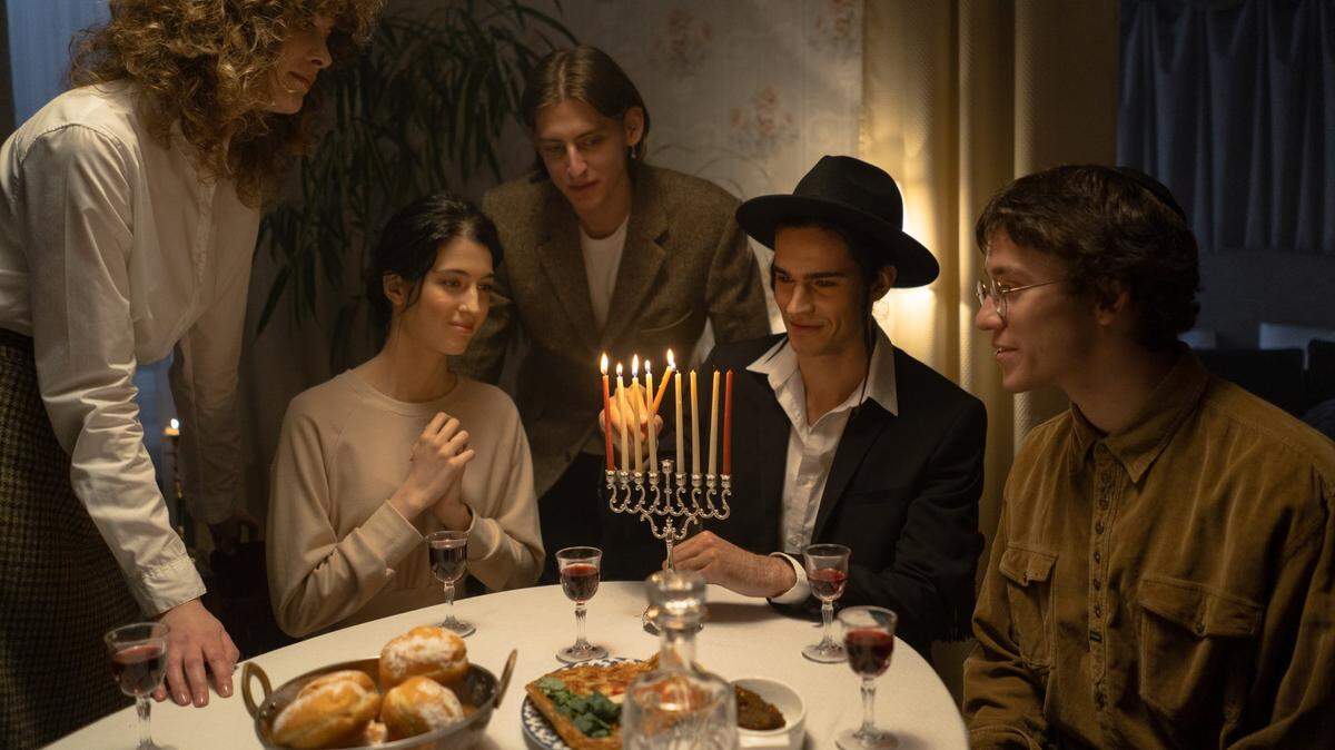 Hanukkah reaffirms the ideals of Judaism and commemorates in particular the rededication of the Second Temple of Jerusalem by the lighting of candles on each day of the festival.