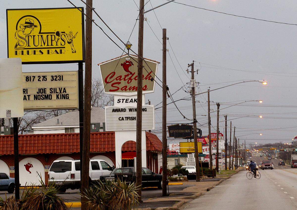 A Jan. 12, 2005 street view of Stumpy’s Blues Bar, Catfish Sam’s and Lester Motor Inn on West Division Street in Arlington, Texas.