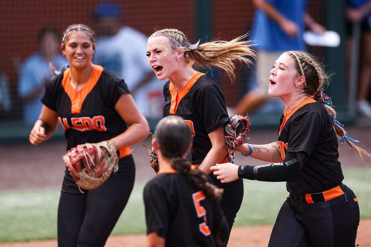 Aledo third baseman Kyleigh Pawlak (11) screams in celebration with her teammates after an out against Barbers Hill in the UIL Class 5A Division I state softball championship game at Red & Charline McCombs field in Austin, Texas, on Friday, May 29, 2026.