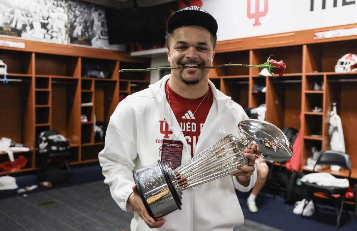 Crowley alum Bryson Bonds is a defensive back for the No. 1 Indiana Hoosiers. He has missed most of the season with an injury, but hopes to be on the sidelines when IU plays Miami for the national title Monday. Here, he celebrated the team’s win in the Rose Bowl over Oregon on New Year’s Day.