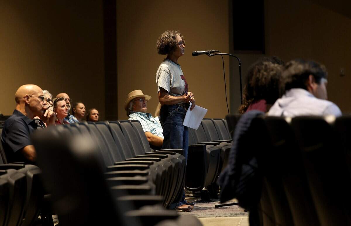 Cheryl Shadden speaks during a comment hearing held by Texas Commission on Environmental Quality concerning a renewal of a federal operating permit for Wold Hollow I on Thursday, September 25, 2025. Shadden has been an outspoken proponent regulating the noise and pollution from the cryptocurrency mine and power plants in Hood County.