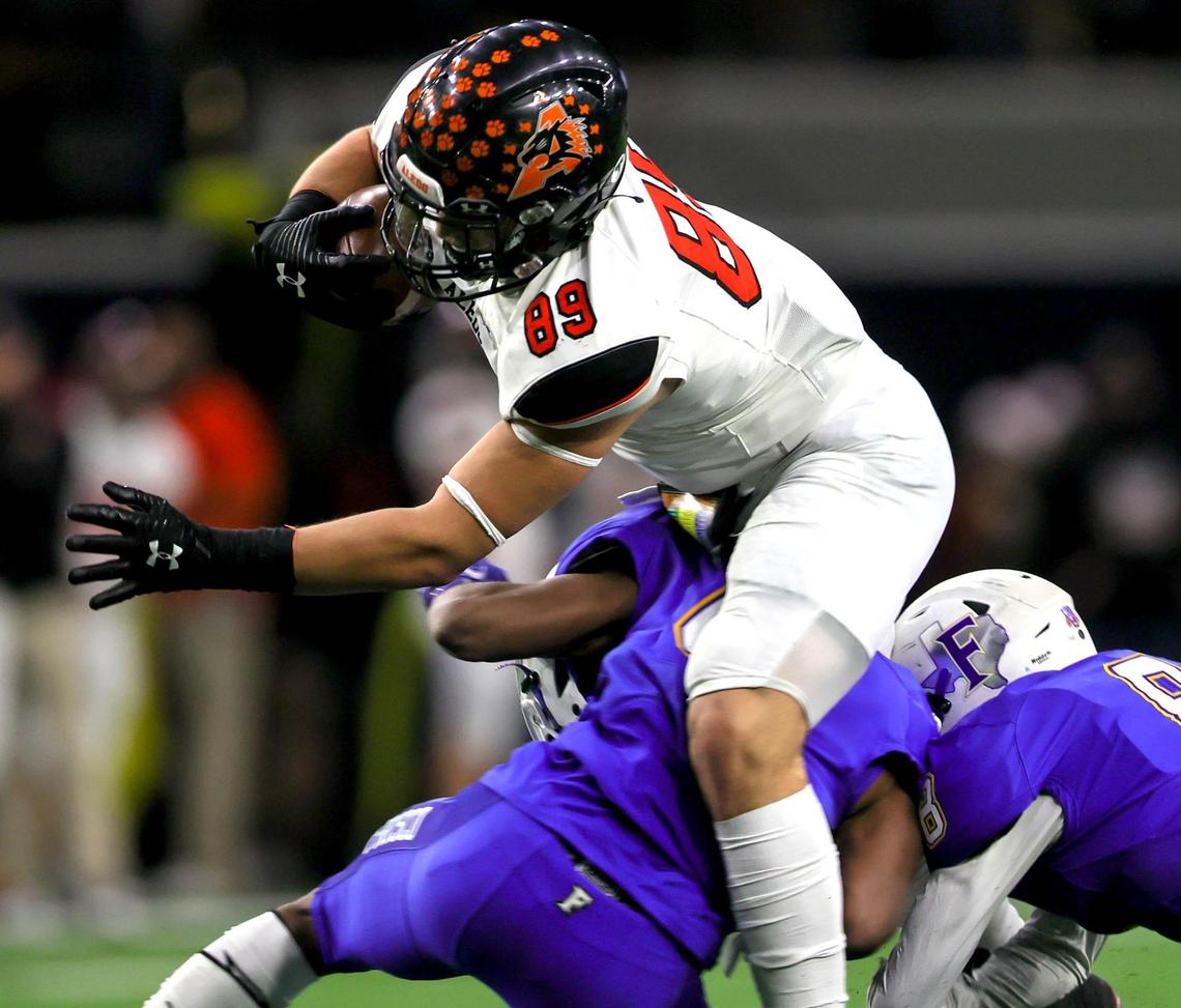 Aledo tight end Jason Llewellyn (89) comes up with a reception against Frisco during the first half of the 5A Division II Regional round high school football playoffs, December 24, 2020, played at The Ford Center at the Star in Frisco, Tx. (Steve Nurenberg Special to the Star-Telegram)