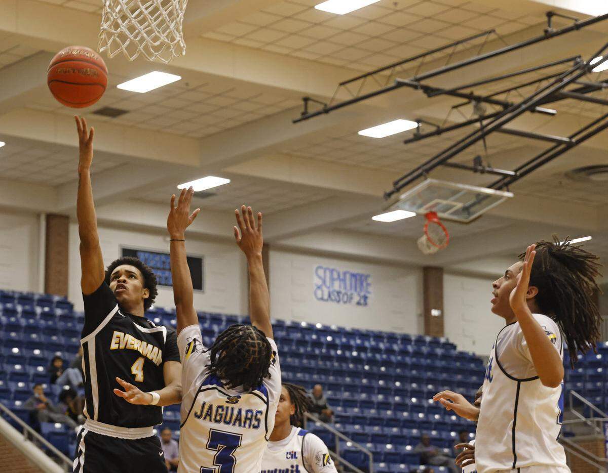 Everman guard Jamariee Brown (4) puts on the light touch defended by Mansfield Summit guard David Bardere (3) during the first half of a UIL boys basketball game between Everman and Mansfield Summit at Summit High School in Mansfield, Texas, Thursday Jan. 22, 2026