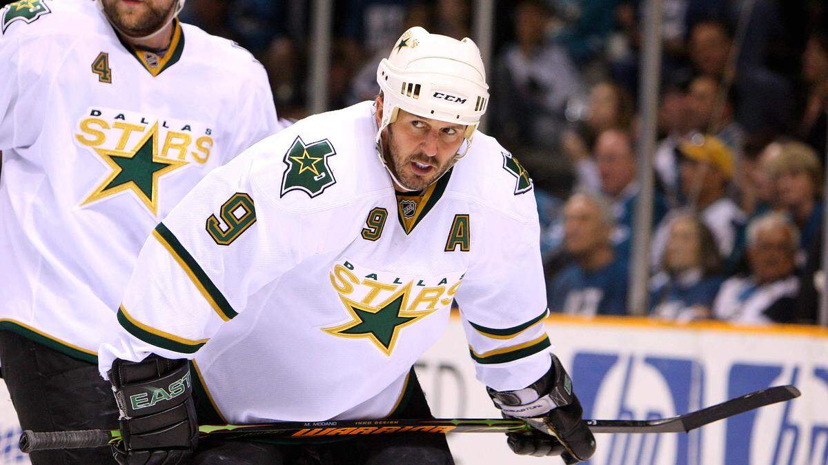 Star-Telegram columnist Mac Engel says the time is wrote for the Dallas Stars to honor Mike Modano with a statue.