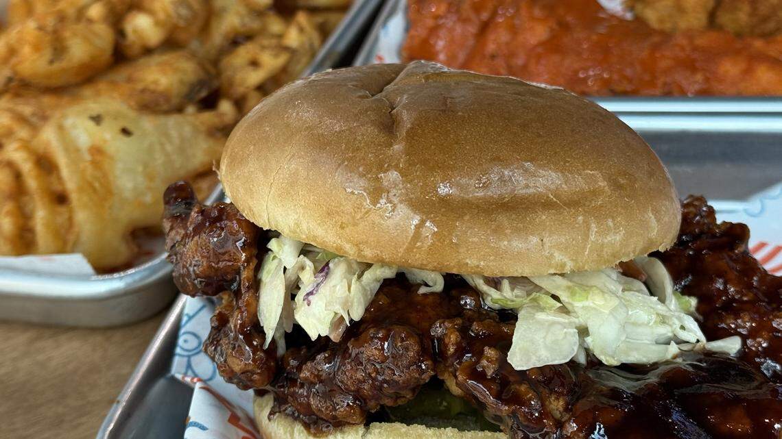 New York’s Atomic Wings gets a Fort Worth do-over, and chicken steals the show