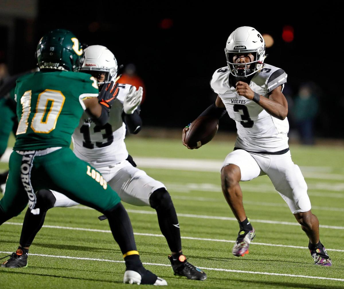 Timberview quarterback Cameron Bates (3) breaks to the outside for a huge gain in the first half of a UIL Class 5A D1 Region 2 final football game at Mesquite Memorial in Mesquite, Texas, Friday, Dec. 02, 2022. The score was knotted14 at the half. (Special to the Star-Telegram Bob Booth)