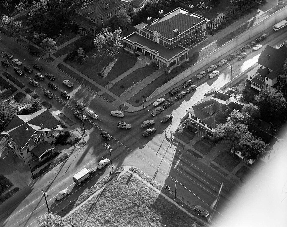 Oct. 31, 1950: Aerial shot of Fort Worth’s West Lancaster and Summit traffic.
