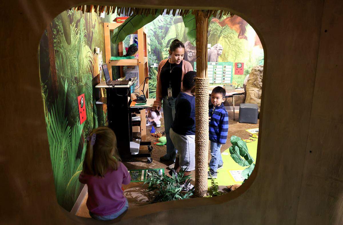 Brynley Cowan, 17, a senior at Ben Barber Innovation Academy, helps pre-K students interact at their stations while interning at Jandrucko Early Learners Academy on Thursday, Nov. 6, 2025.