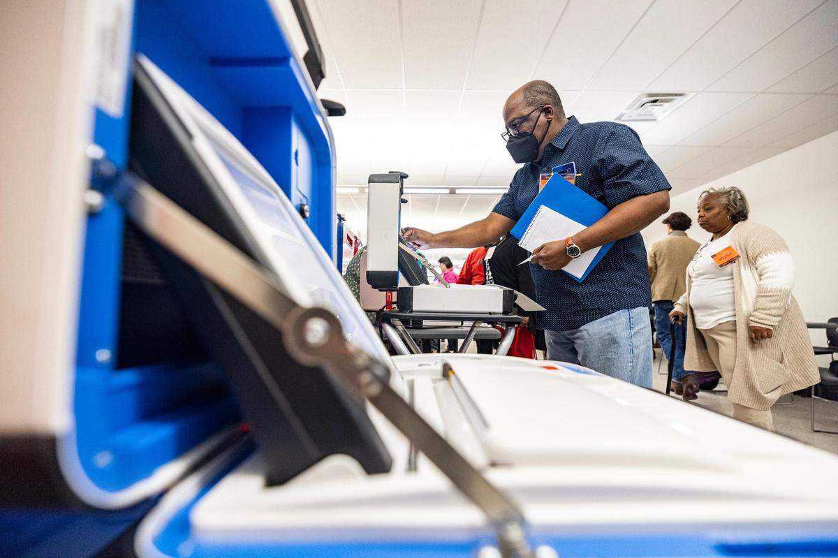 Gayland Taylor participates in a mock election to test the voting equipment on Thursday at the Tarrant County election administration buidling.