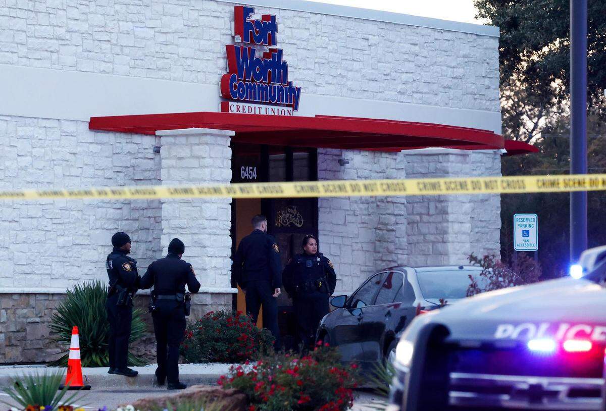 Law enforcement investigates the shooting of an off-duty Tarrant County sheriff’s deputy working a security job at Fort Worth Community Credit Union on Brentwood Stair Road on Nov. 27, 2023. 