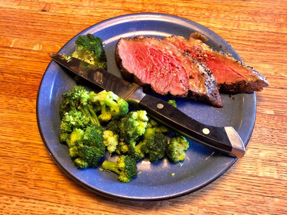 The smoked-sirloin lunch plate with broccoli: This is $9.75 daily at lunch at Hoffbrau Steak & Grill.