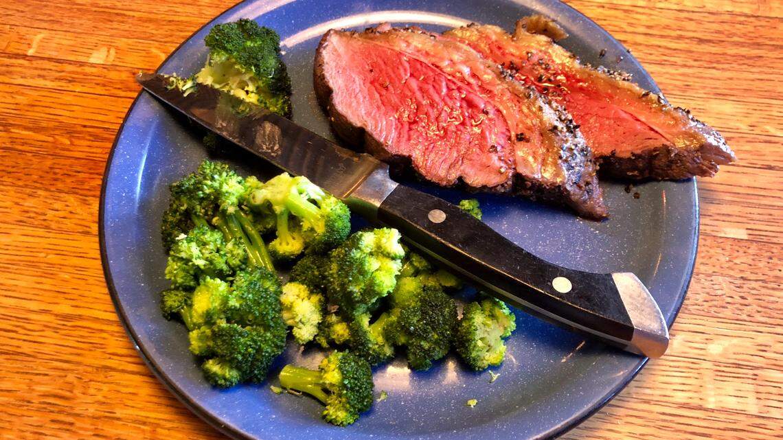 The smoked-sirloin lunch plate with broccoli at Hoffbrau Steak & Grill.