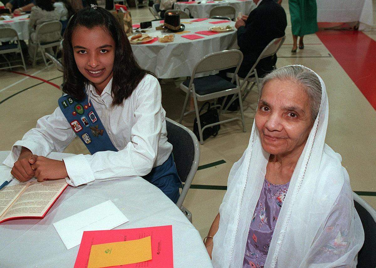 June 7, 1999: Girl Scouts Gold Award banquet. Ambreen Dossani, left and Sherbanu Dossani.