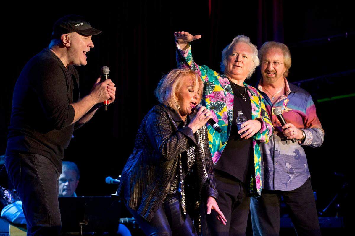 July 27, 2016: Collin Raye, Tanya Tucker, T Graham Brown and Duane Allen (Oak Ridge Boys) on stage at the Stars Behind the Stars benefit for Dallas Police Association at Billy Bob’s Texas.