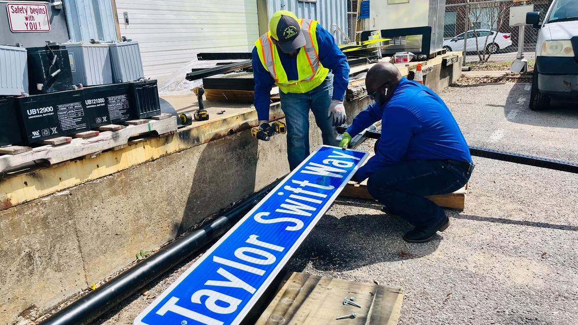 Snap a shot next to ‘Taylor Swift Way’ sign on your way in to AT&T Stadium this weekend
