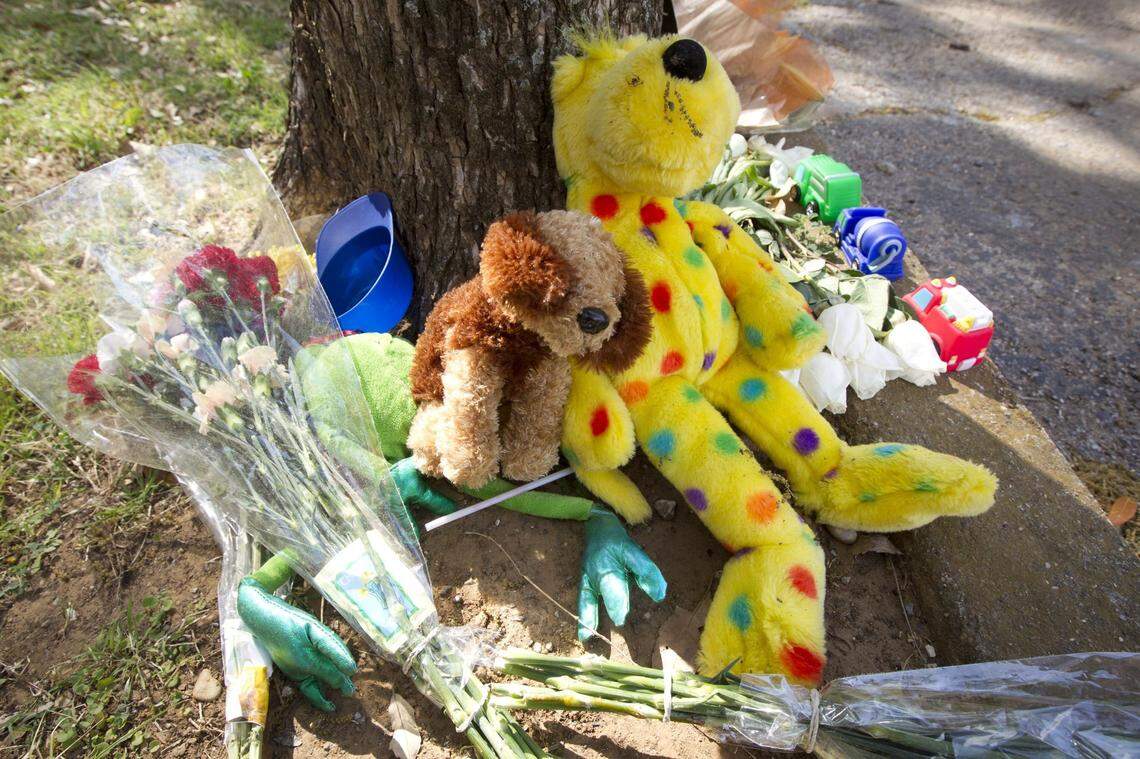 Memorials placed in front of the burned apartment of Mechelle Gandy on March 22, 2011., in Arlington. Gandy had been fatally stabbed, the Tarrant County medical examiner’s office reported. After the fire was out, the firefighters found the body of the woman’s 1-year-old son inside.