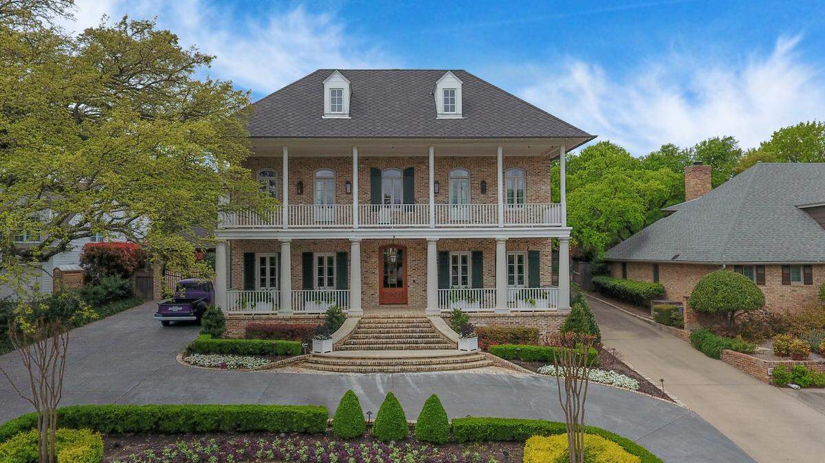 The home at 2924 Alton Road is priced $2,795,000.
