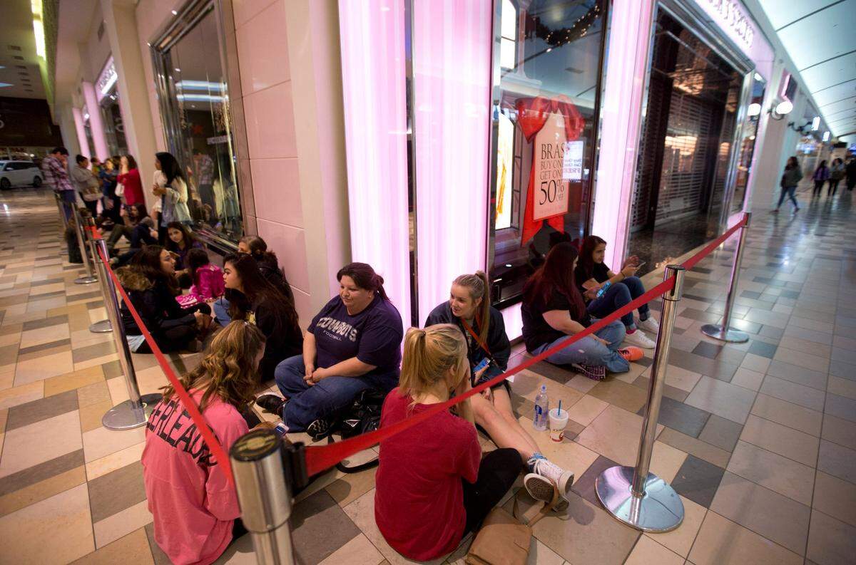 2015: Shoppers line up at Victoria’s Secret on Black Friday at North East Mall in Hurst on Thursday, November 26, 2015.