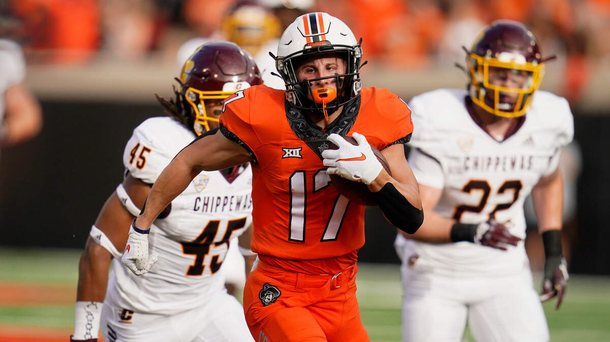 Oklahoma State wide receiver John Paul Richardson (17) carries a Spencer Sanders pass in for a touchdown in front of Central Michigan linebackers Justin Whiteside (45) and Kyle Moretti (22) during the first half of an NCAA college football game Thursday, Sept. 1, 2022, in Stillwater, Okla. (AP Photo/Sue Ogrocki)