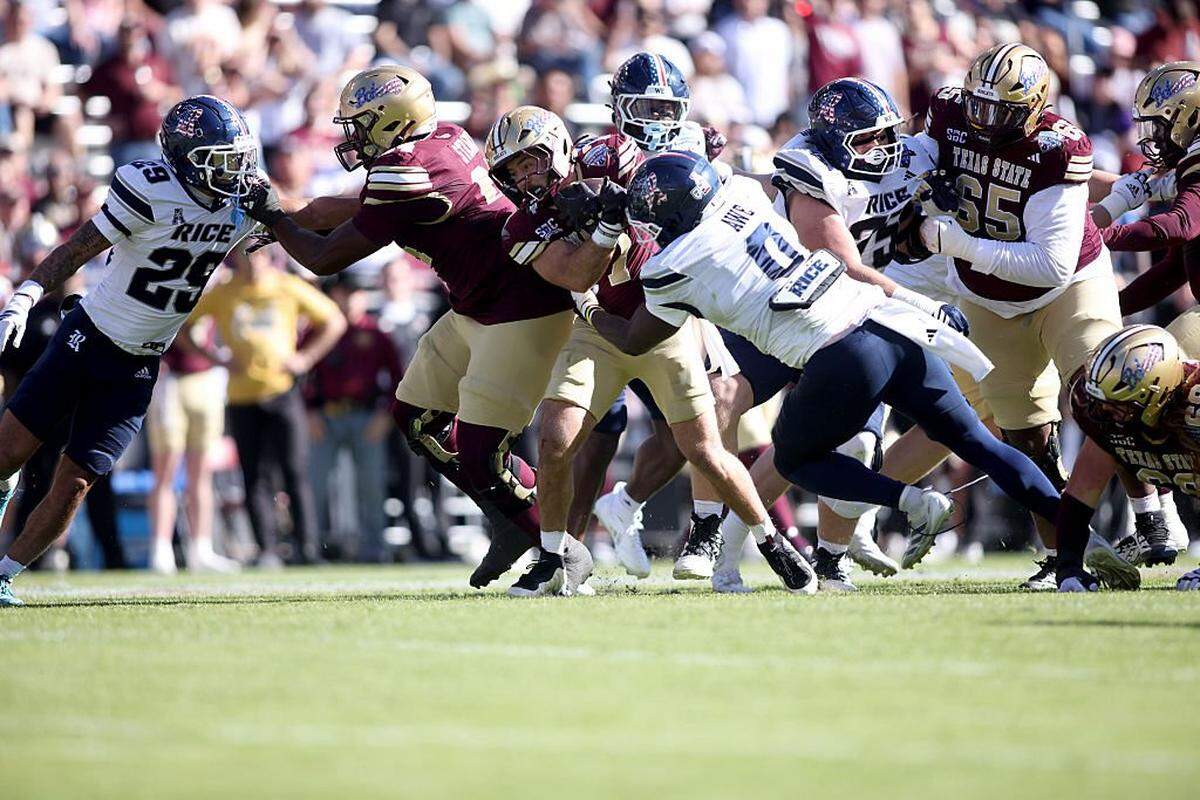 FORT WORTH, TEXAS - JANUARY 02: Lincoln Pare #7 of the Texas State Bobcats is tackled by Andrew Awe #0 of the Rice Owls during the first half of the 2026 Lockheed Martin Armed Forces Bowl at Amon G. Carter Stadium on January 02, 2026 in Fort Worth, Texas. (Photo by Tim Heitman/Getty Images)