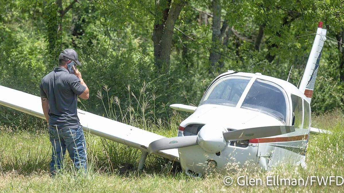 There were no major injuries after a plane went down in Fort Worth, Texas due to mechanical failure.