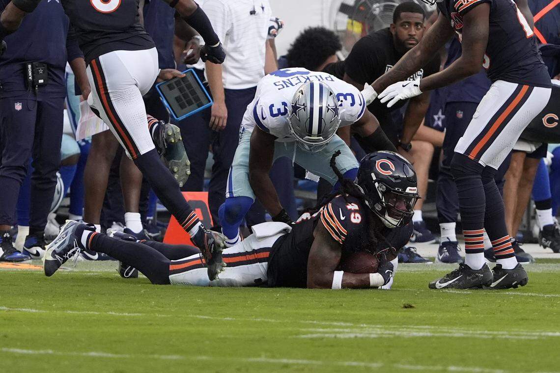 Chicago Bears middle linebacker Tremaine Edmunds (49) intercepts a pass in front of Dallas Cowboys wide receiver George Pickens during the second half Sunday.
