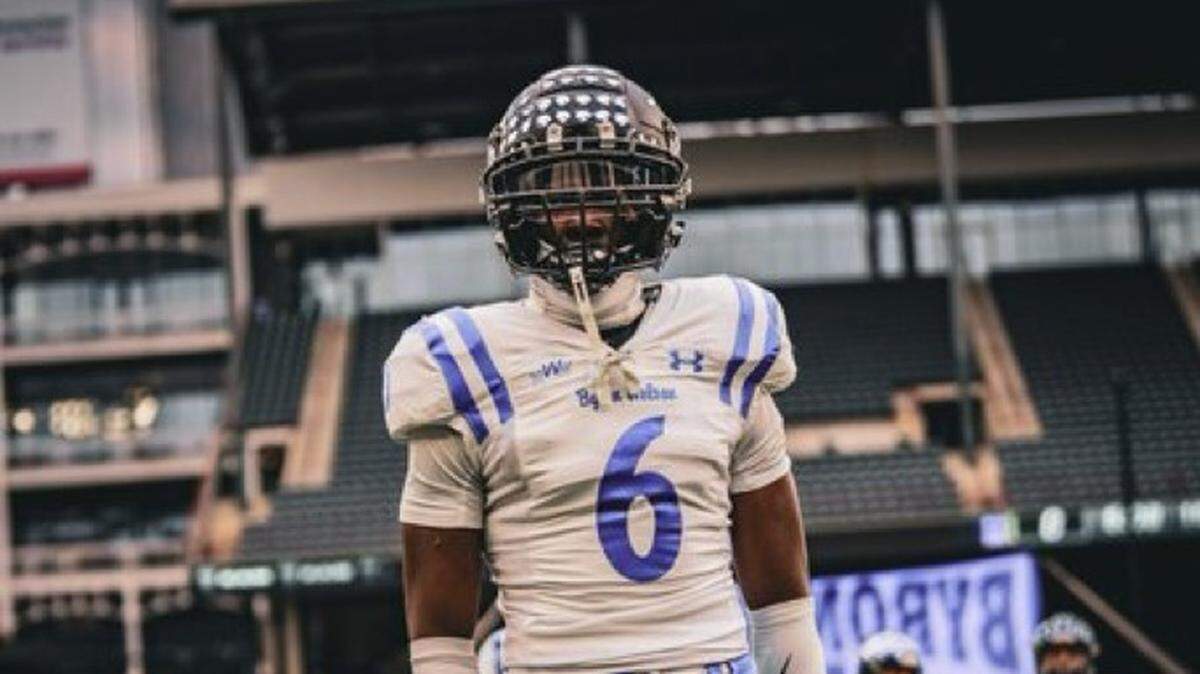 Byron Nelson’s Eze Osondu, the 2023 Fort Worth-area Defensive MVP, takes the field at Choctaw Stadium.