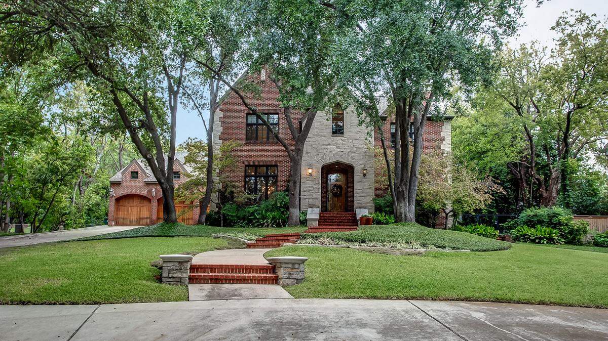 The home at 2617 Colonial Parkway is open Sunday, March 22 from 2 to 4 p.m.