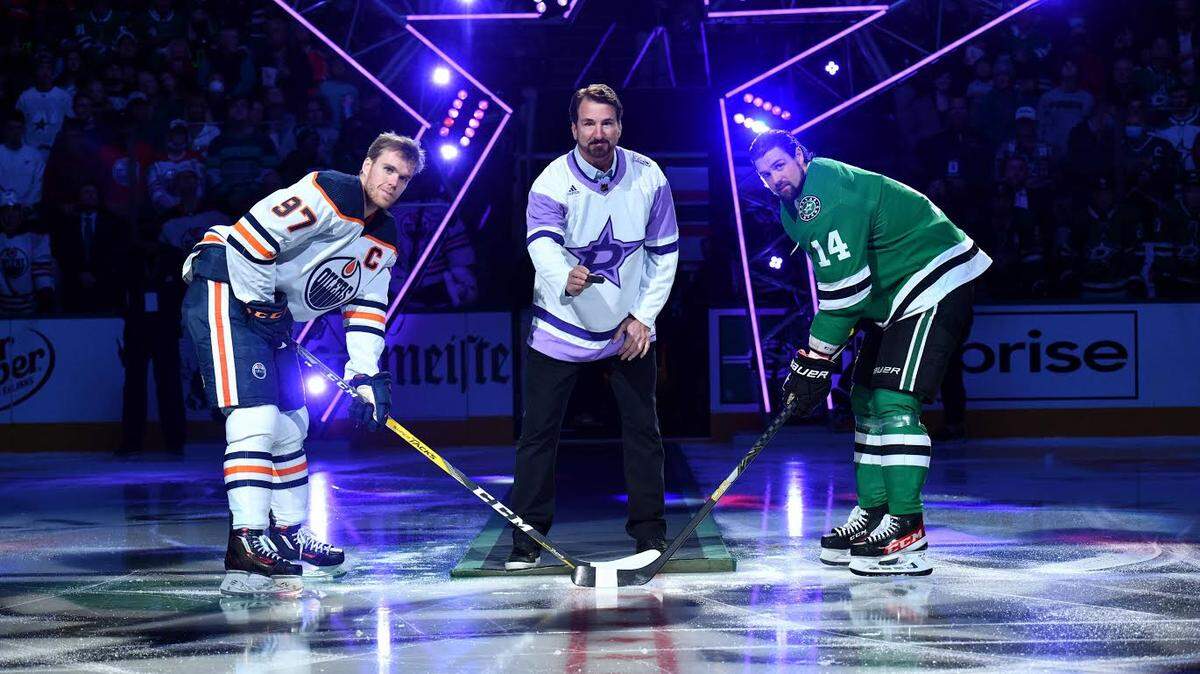 Dallas Cowboys radio analyst Babe Laufenberg (middle) dropped the puck as part of the Dallas Stars’ pre-game ceremony on its Hockey Fights Cancer night on Tuesday at the American Airlines Center. Laufenberg lost his son, Luke, to cancer in 2019.